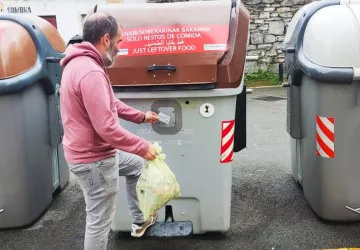 A partir de marzo será necesario el uso de la tarjeta marrón para depositar residuos orgánicos en los contenedores marrones en Debabarrena