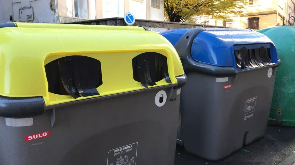 Ya se pueden utilizar los 456 contenedores amarillos y azules nuevos