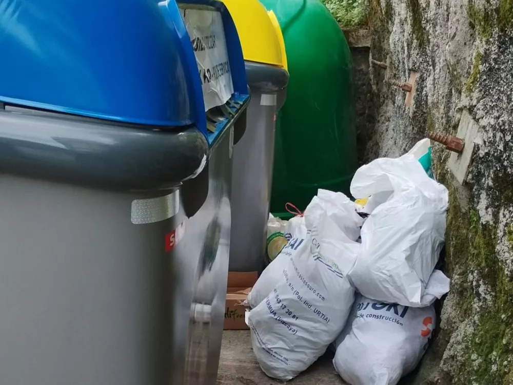 Los nuevos contenedores amarillos y azules se podrán utilizar a partir del 1 de diciembre