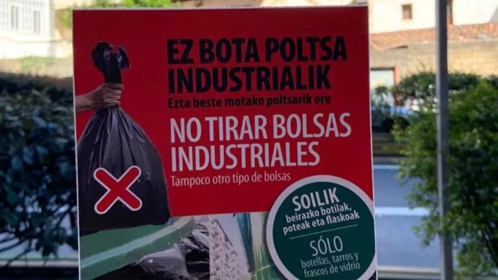 La Mancomunidad visita 220 establecimientos de hostelería en Eibar y Ermua para fomentar el reciclaje de vidrio