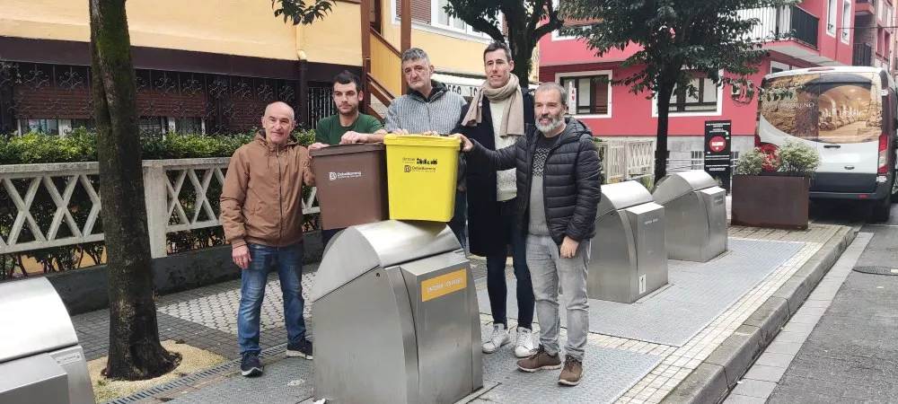 La Mancomunidad de Debabarrena inicia la segunda fase de la recogida puerta a puerta de residuos, incorporando al sector hostelero de Eibar y Elgoibar